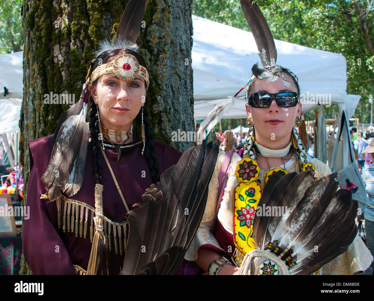 La nazione Mohawk di Kahnawake comunità native sulla riva sud del San Lorenzo in Québec Canada celebra Pow Wow Foto Stock