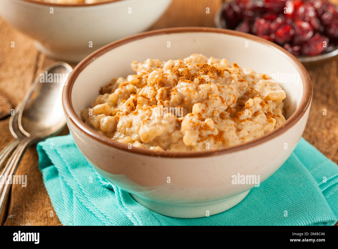 Le sane budino di riso marrone con cannella Foto Stock