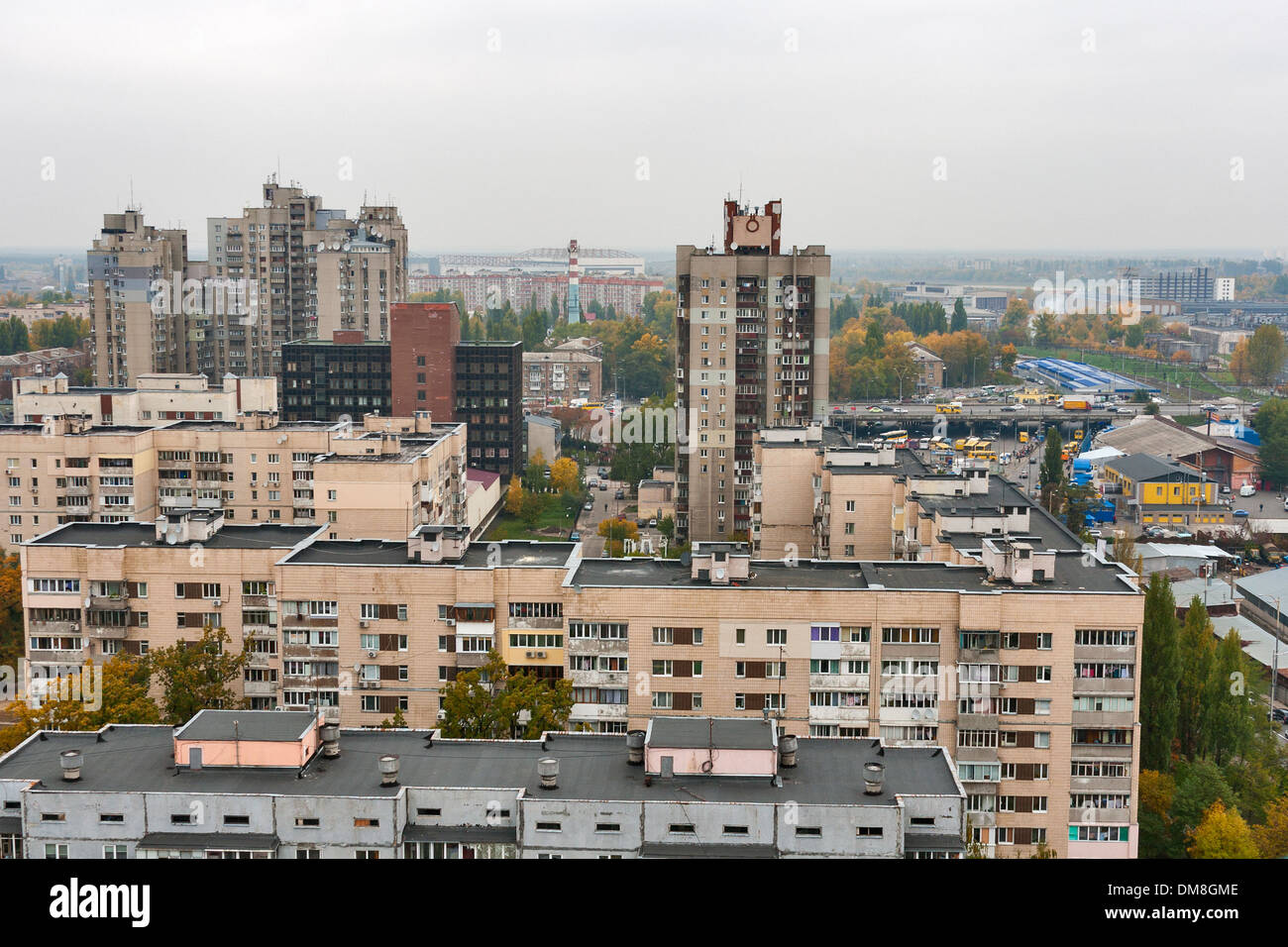 Kiev autunno cityscape. Quartiere residenziale Svyatoshin. Foto Stock