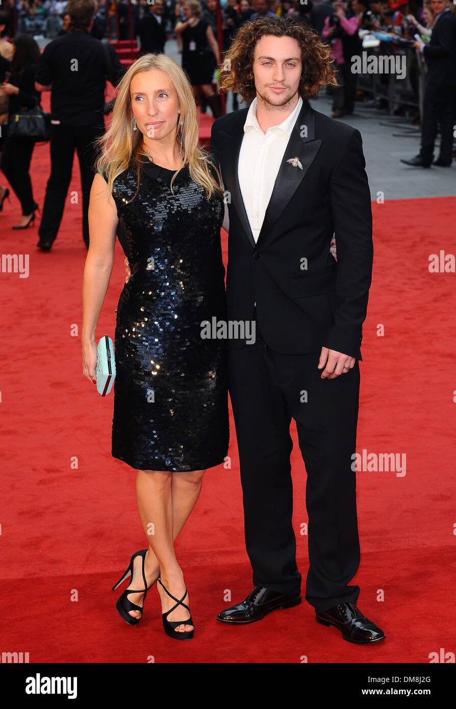 Sam Taylor-Wood e Aaron Taylor-Johnson Premiere mondiale di Anna Karenina presso Odeon Leicester Square - Londra arrivi Foto Stock