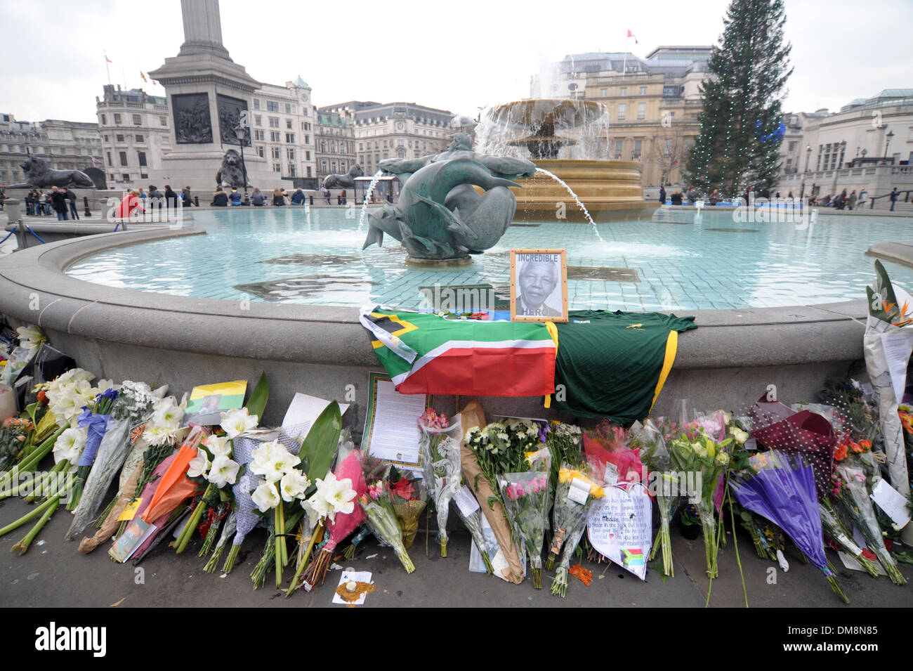 Omaggi a Nelson Mandela a Londra in sua memoria 10/12/2013 Foto Stock