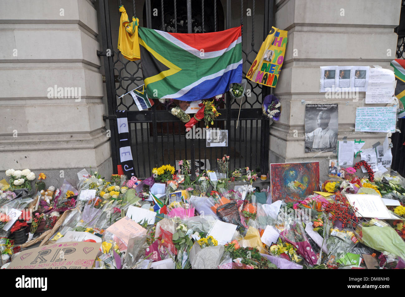 Omaggi a Nelson Mandela a Londra in sua memoria 10/12/2013 Foto Stock