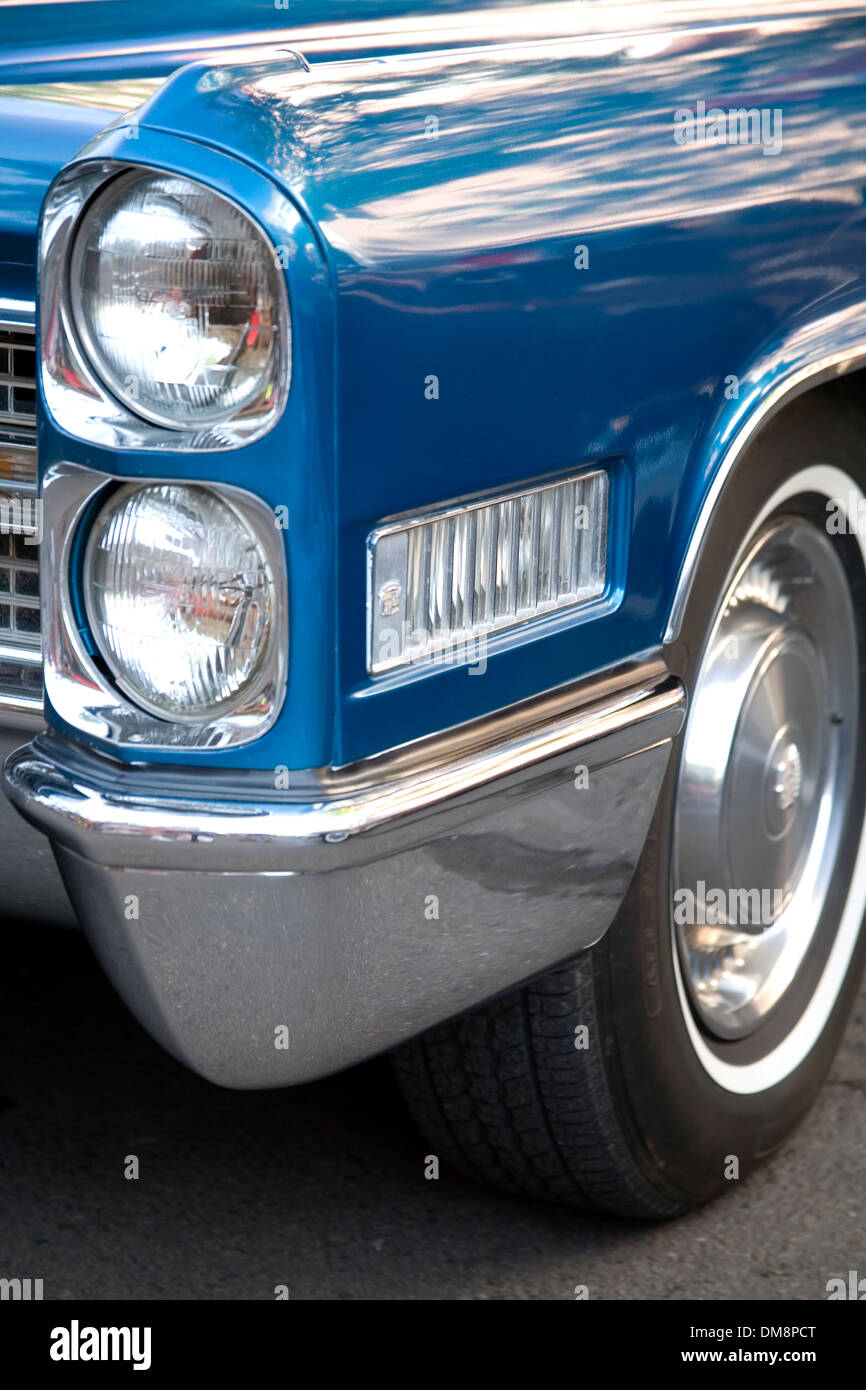 Fari anteriori e ruote, '66 Cadillac, Antique Car Show, frittelle sul Plaza 4 Luglio Festa di Santa Fe, New Mexico USA Foto Stock