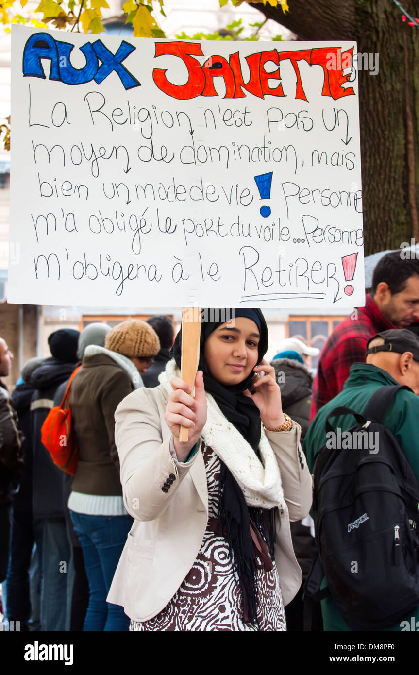I cittadini musulmani protestare contro la nuova proposta di Carta dei valori in Montreal .i divieti grafico segni religiosi nel servizio pubblico Foto Stock