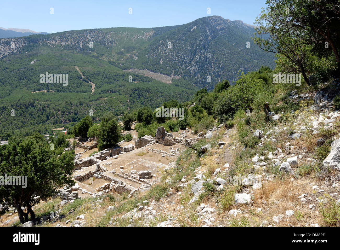 Vista panoramica delle rovine del tempio Sebastian-Traian all'antica città Lycian di Arykanda, nella Turchia meridionale. Foto Stock