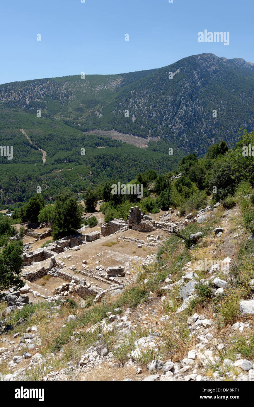 Vista panoramica delle rovine del tempio Sebastian-Traian all'antica città Lycian di Arykanda, nella Turchia meridionale. Foto Stock