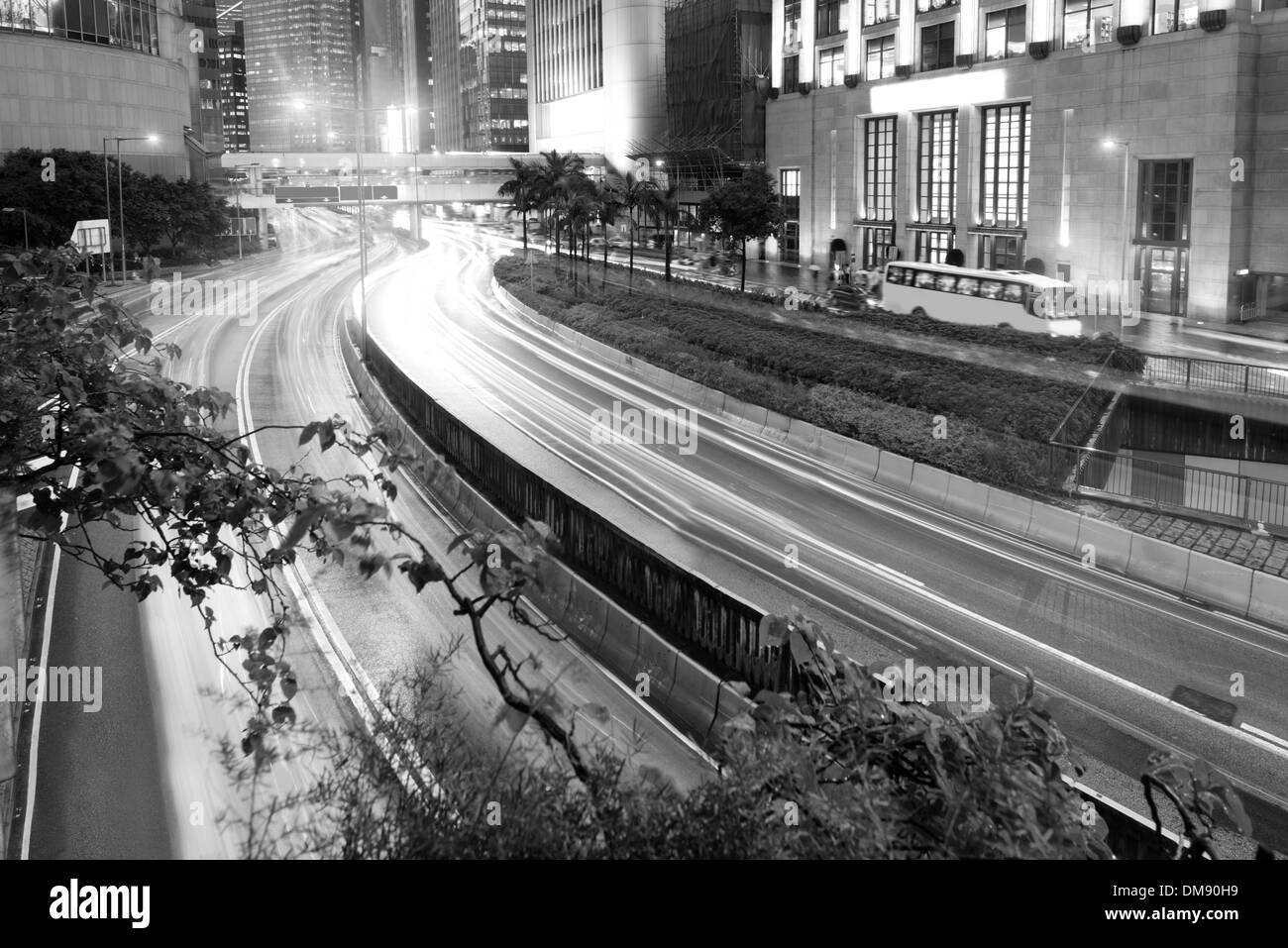 Hong Kong vista notturna con luce per auto Foto Stock