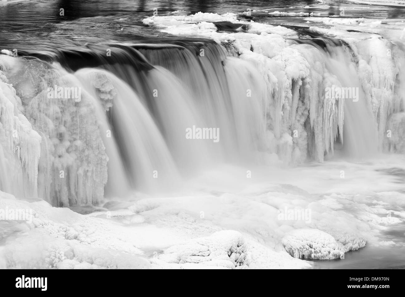 In parte a cascata ghiacciata noto come Keila Manteniamo anche in Estonia Foto Stock