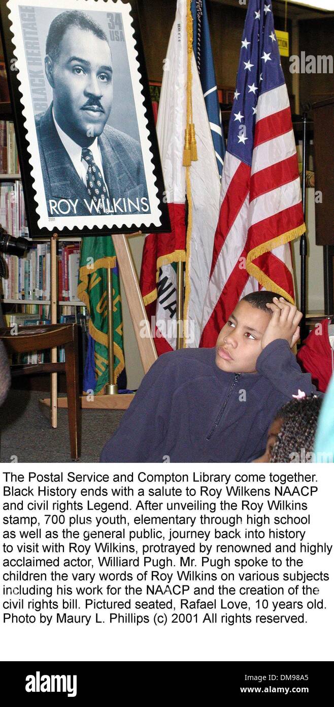 Mar 6, 2001 - Il servizio postale e libreria di Compton si fondono insieme. Storia nero mese termina con un saluto a Roy Wilkins NAACP e dei diritti civili e la legenda. Dopo l inaugurazione del Roy Wilkins timbro, 700 puls gioventù, elementare nonché per il pubblico in generale, un viaggio a ritroso nella storia di visitare con Roy Wilkins, protrayed da rinomati e altamente accliamed attore, Williard Pugh. Il sig. Pugh ha parlato Foto Stock