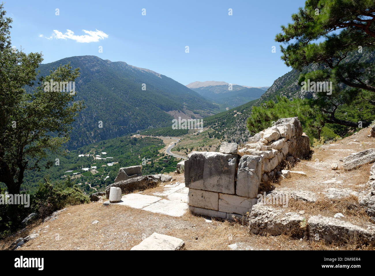 Vista panoramica del maestoso paesaggio che circonda la Lycian antica città di Arykanda, nella Turchia meridionale. Foto Stock
