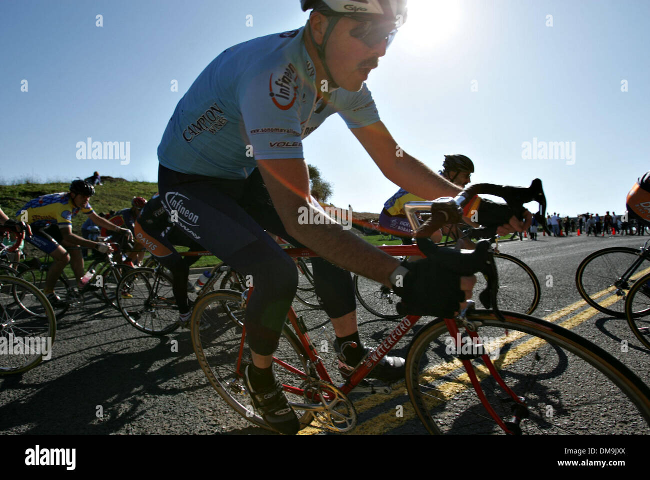 I maestri 45+ e 55+ gara la domenica mattina nel trentesimo annuale Torta di ciliegie Criterium gara ciclistica, presentato da l'Aquila ciclismo club di Napa..ANDREA ROTH/REGISTER. (Credito Immagine: © Napa Valley Register/ZUMApress.com) Foto Stock