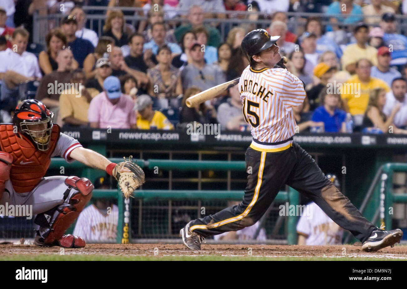 22 Agosto 2009: i pirati terzo baseman basemen Andy LaRoche (15) a bat durante il gioco tra i rossi e i pirati. I pirati sconfitti i rossi 12-2 prima di 32,570 fans al PNC Park di Pittsburgh PA. (Credito Immagine: © Southcreek globale/ZUMApress.com) Foto Stock