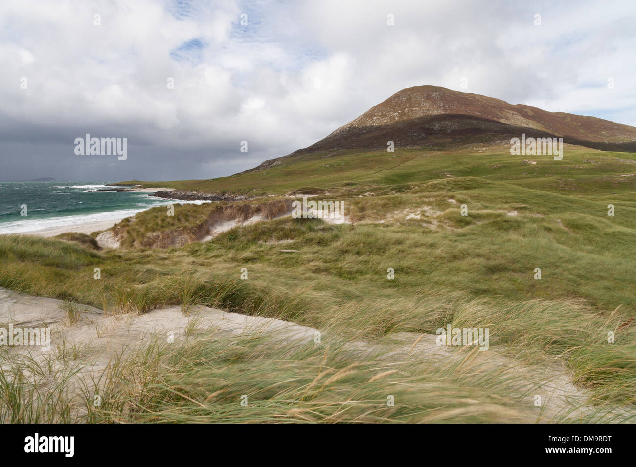 La collina Ceapabhal da Traigh na Cleabhaig vicino Northton, Isle of Harris, Ebridi Esterne, Scozia Foto Stock