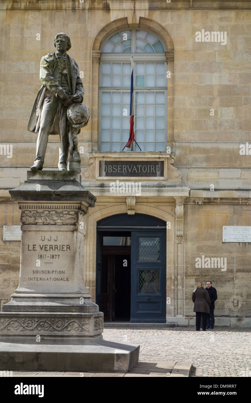 Ingresso principale all'Osservatorio di Parigi con la statua di Le Verrier, 14esimo arrondissement, Parigi, Francia Foto Stock