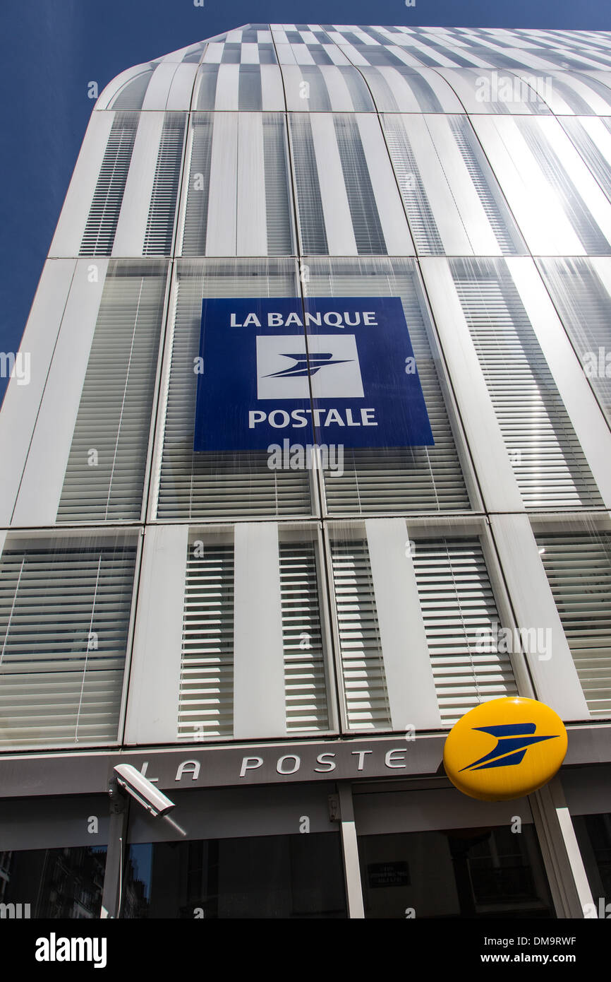 Il Post Office e Ufficio postale Banca, rue de Sevres, 6° Arrondissement, Parigi, Francia Foto Stock