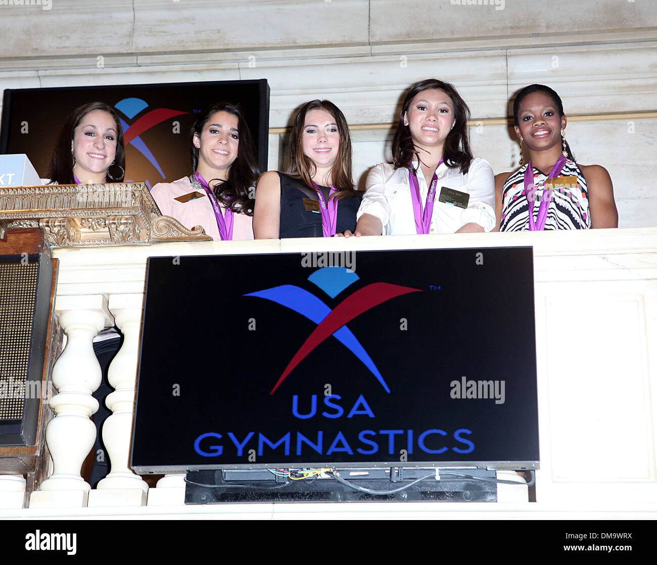 Jordyn Wieber Aly Raisman McKayla Maroney Kyla Ross e Gabby Douglas di 2012 U.S donna ginnastica medaglia d'Oro Olimpica Team Foto Stock