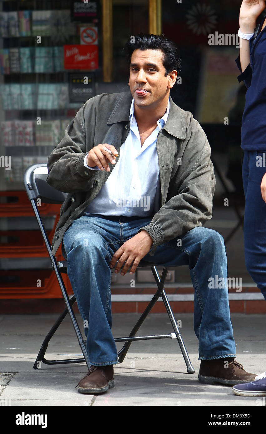 Naveen Andrews sul set del nuovo film 'Diana' in Kensington Londra Inghilterra - 15.08.12 Foto Stock