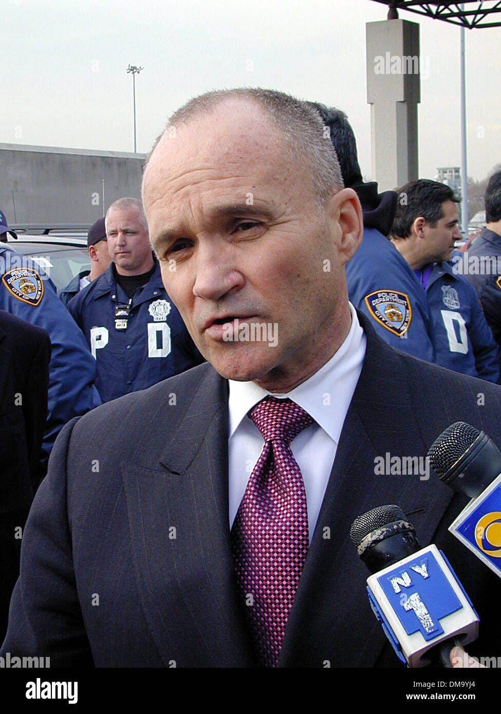 Il 12 marzo, 2002 - Queens, a New York, Stati Uniti d'America - 3/12/02 New York  New York City il commissario di polizia Raymond W. Kelly.( Neil Schneider).CREDIT NEIL SCHNEIDER/(enti Immagine: © Globo foto/ZUMAPRESS.com) Foto Stock