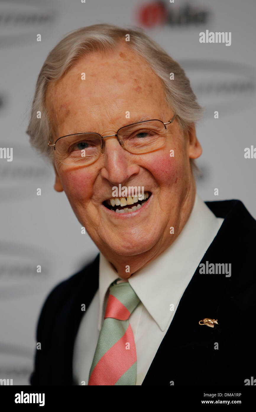 Nicholas Parsons assiste al oldie dell'anno i premi a Simpsons nel filamento su 12 Febbraio, 2013 a Londra Gran Bretagna. Foto Stock