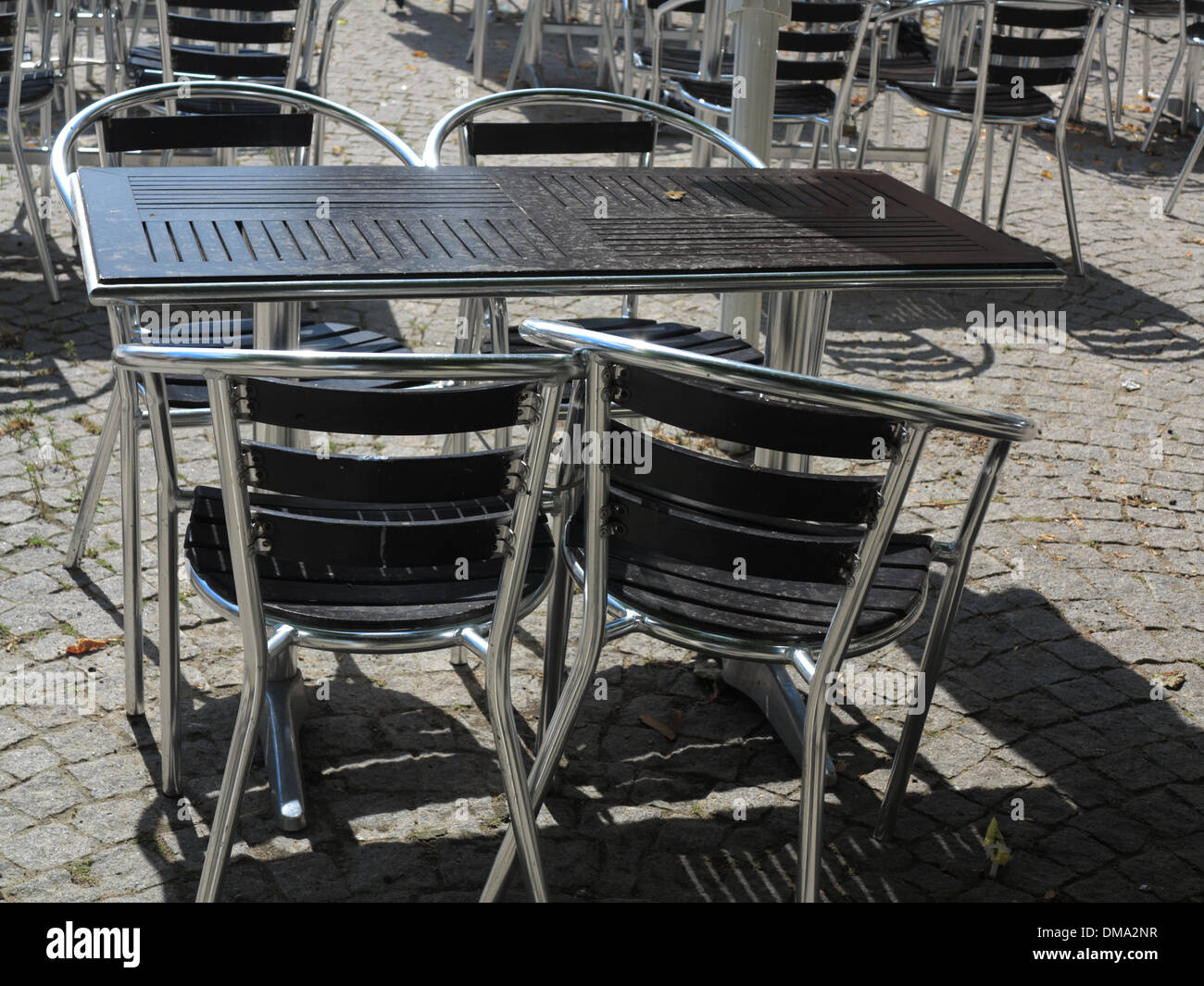 Ristorante esterno caffè terrazza aria aperta cafe sedie con tavolo. Vacanze estive sul resort Foto Stock