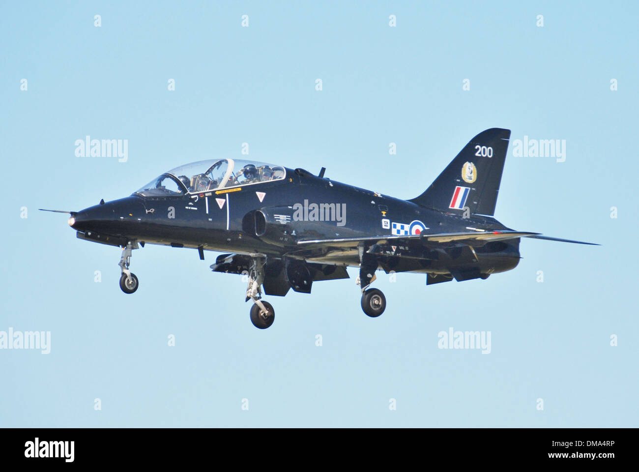 Hawk Trainer per jet veloci piloti - RAF Valley, Anglesey del Galles: Istruttore salutando fotografo Foto Stock