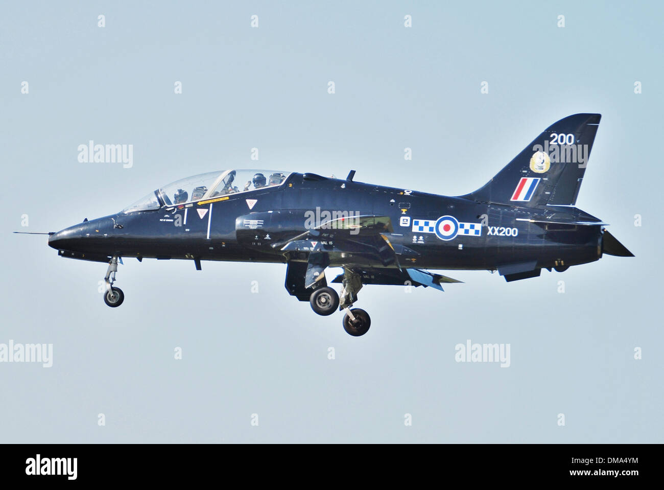 BAE Hawk Trainer per jet veloci piloti - RAF Valley, Anglesey nel Galles- istruttore salutando fotografo Foto Stock