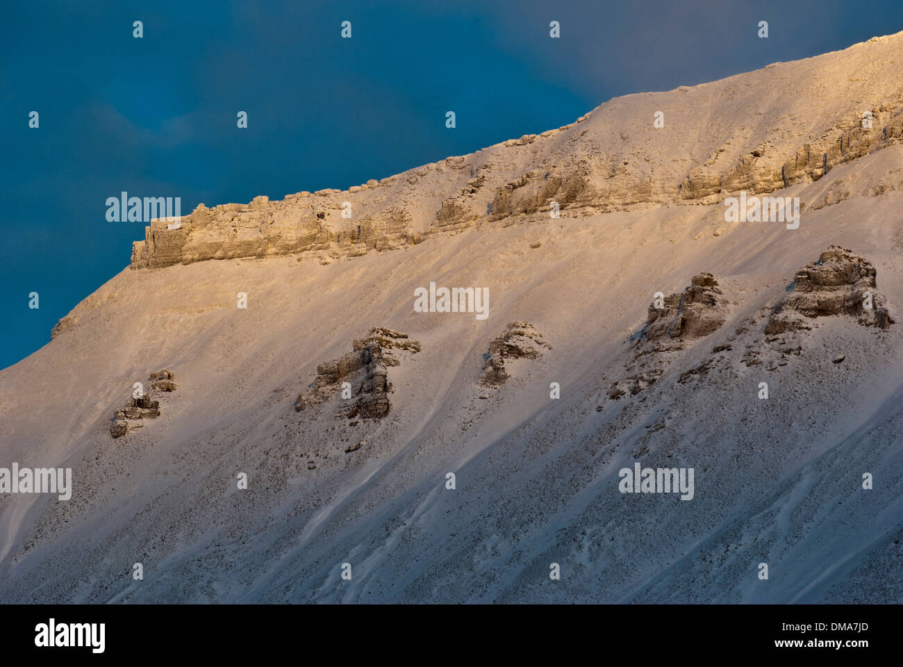 Massiccio del Adventdalen al crepuscolo, Spitsbergen, Norvegia Foto Stock