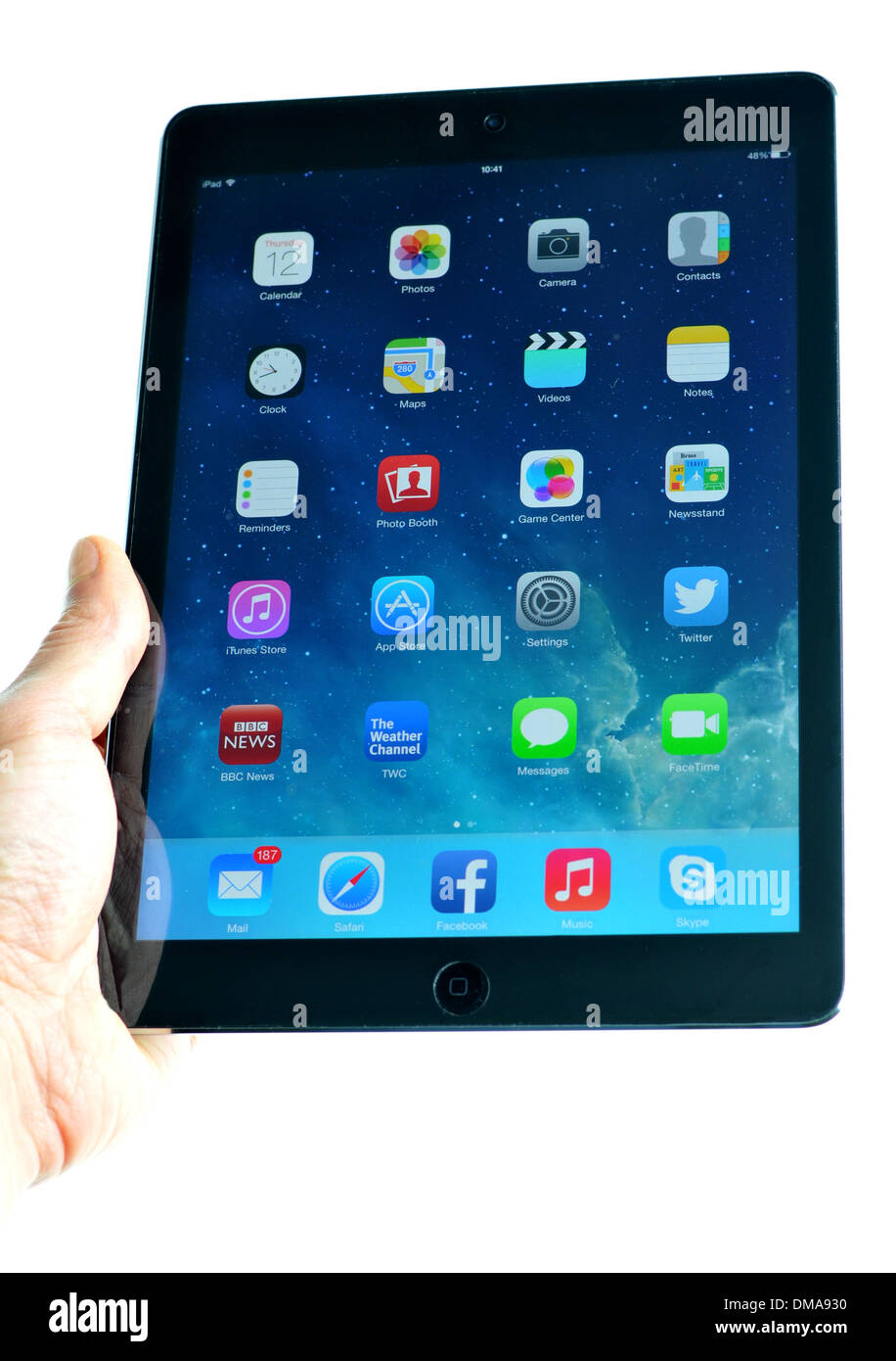 London, Regno Unito - 1 Novembre 2013: Apple Inc. rilascia il nuovo iPad aria, la quinta generazione di iPad computer tablet. Foto Stock