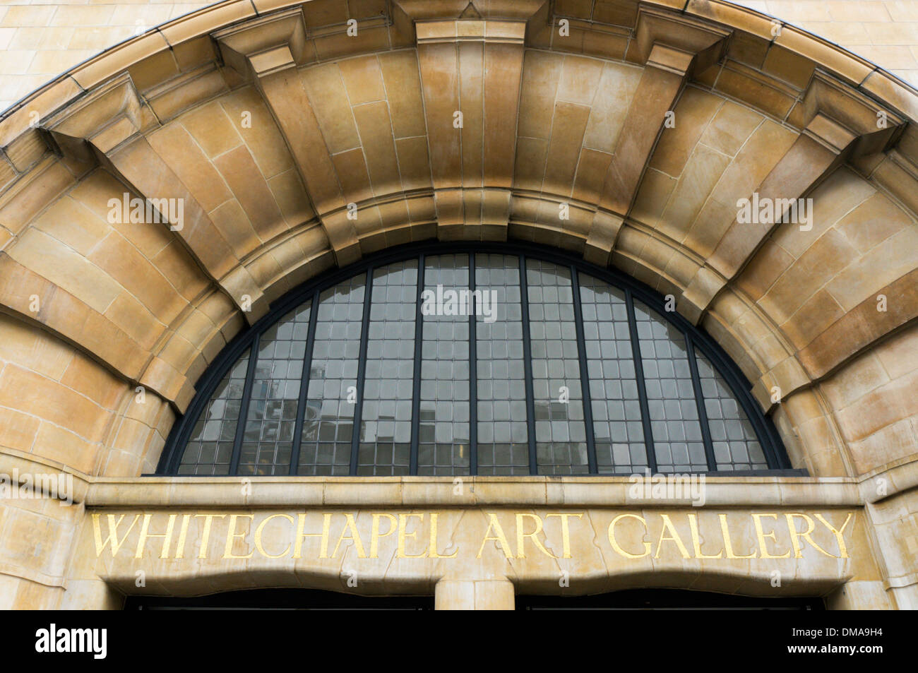 L'ingresso alla Whitechapel Art Gallery di Whitechapel High Street, Londra. Foto Stock