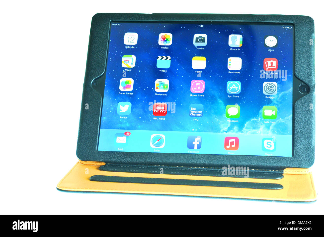 London, Regno Unito - 1 Novembre 2013: Apple Inc. rilascia il nuovo iPad aria, la quinta generazione di iPad computer tablet. Foto Stock