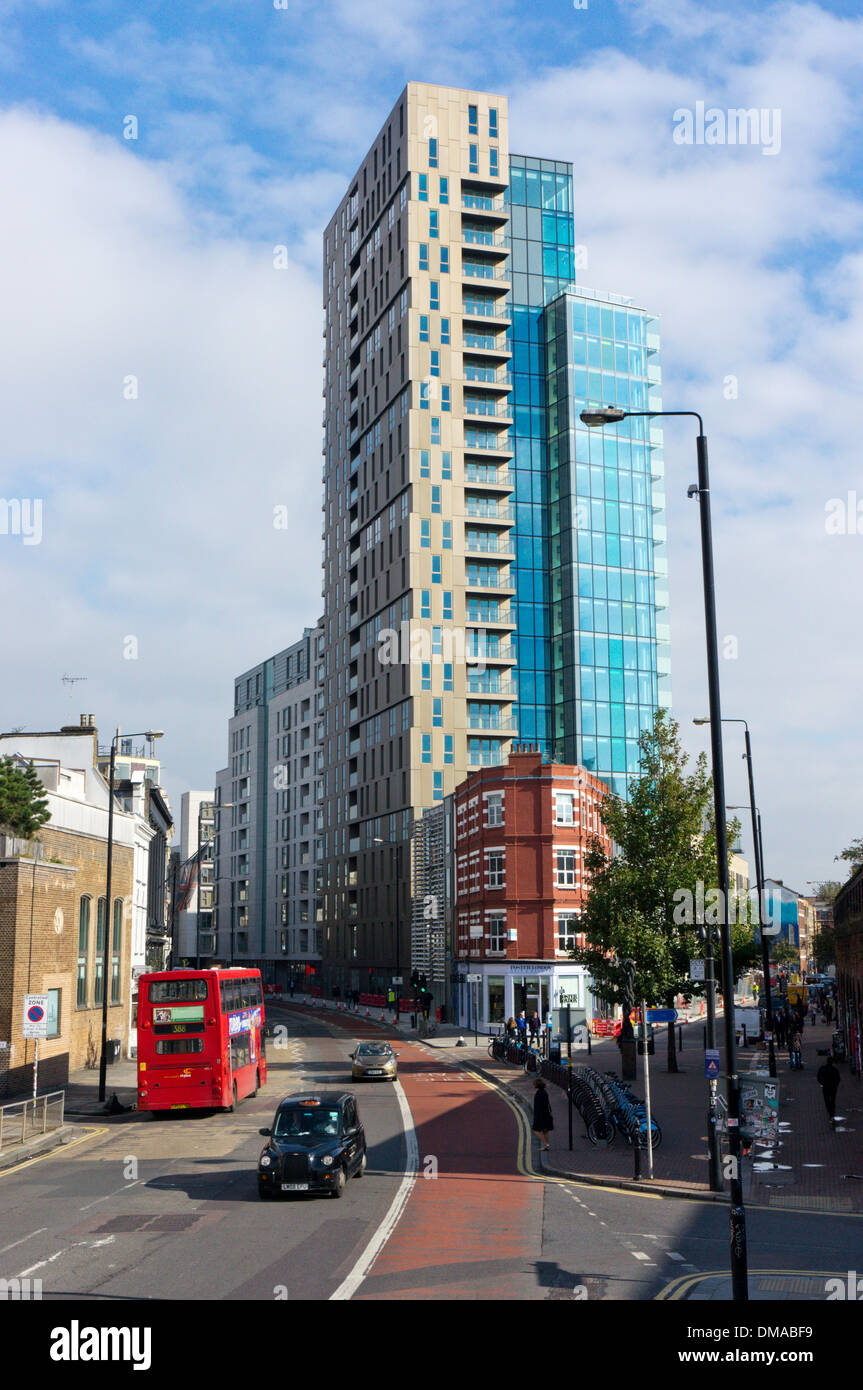 Avant-garde appartamenti torre su Bethnal Green Road nella zona est di Londra. Foto Stock
