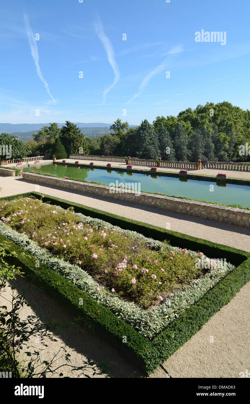 L'acqua da giardino giardini terrazzati & Piscina ornamentali Château d'Arnajon Le Puy-Sainte-Réparade Provence Francia Foto Stock