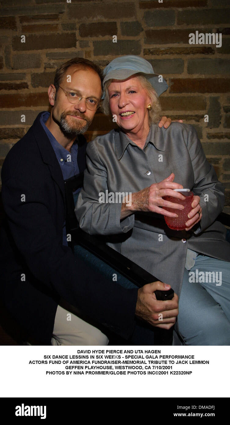 Luglio 11, 2001 - DAVID Hyde Pierce e UTA HAGEN.SEI LESSINS DANZA IN SEI SETTIMANE - speciale spettacolo gala.ATTORI FUND OF AMERICA FUNDRAISER-MEMORIAL OMAGGIO A JACK LEMMON.GEFFEN PLAYHOUSE, Westwood, CA 7/10/2001. NINA PROMMER/ 2001 K22320NP(Immagine di credito: © Globo foto/ZUMAPRESS.com) Foto Stock