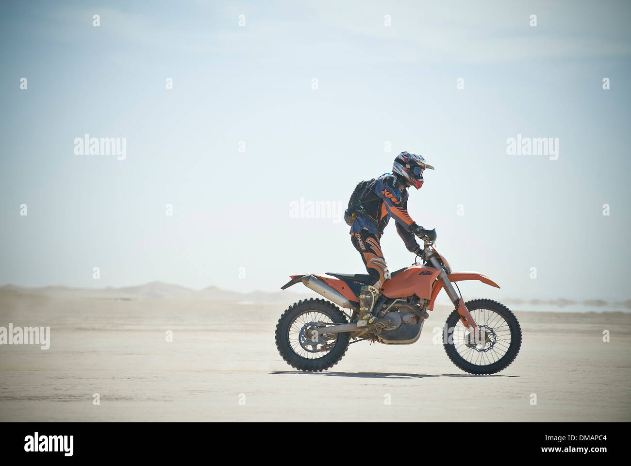 Motociclo gara Endurance, Lago Iriki, il Deserto del Sahara in Marocco Foto Stock