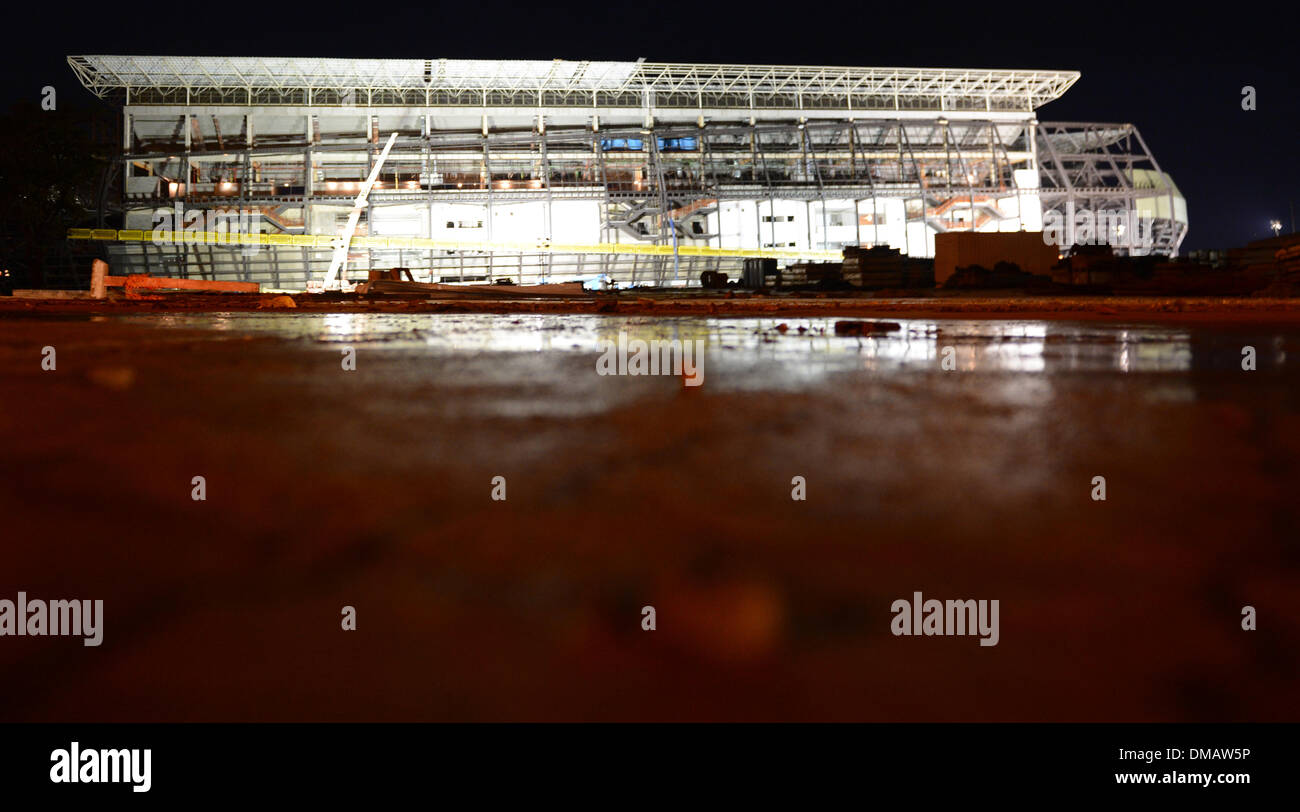 Cuiaba, Brasile. 12 Dic, 2013. Lo stadio "Arena Pantanal' Cuiaba, Brasile, 12 dicembre 2013. L'Arena Pantanal è uno degli stadi che saranno utilizzati per la Coppa del Mondo 2014. Foto: MARCUS BRANDT/dpa/Alamy Live News Foto Stock