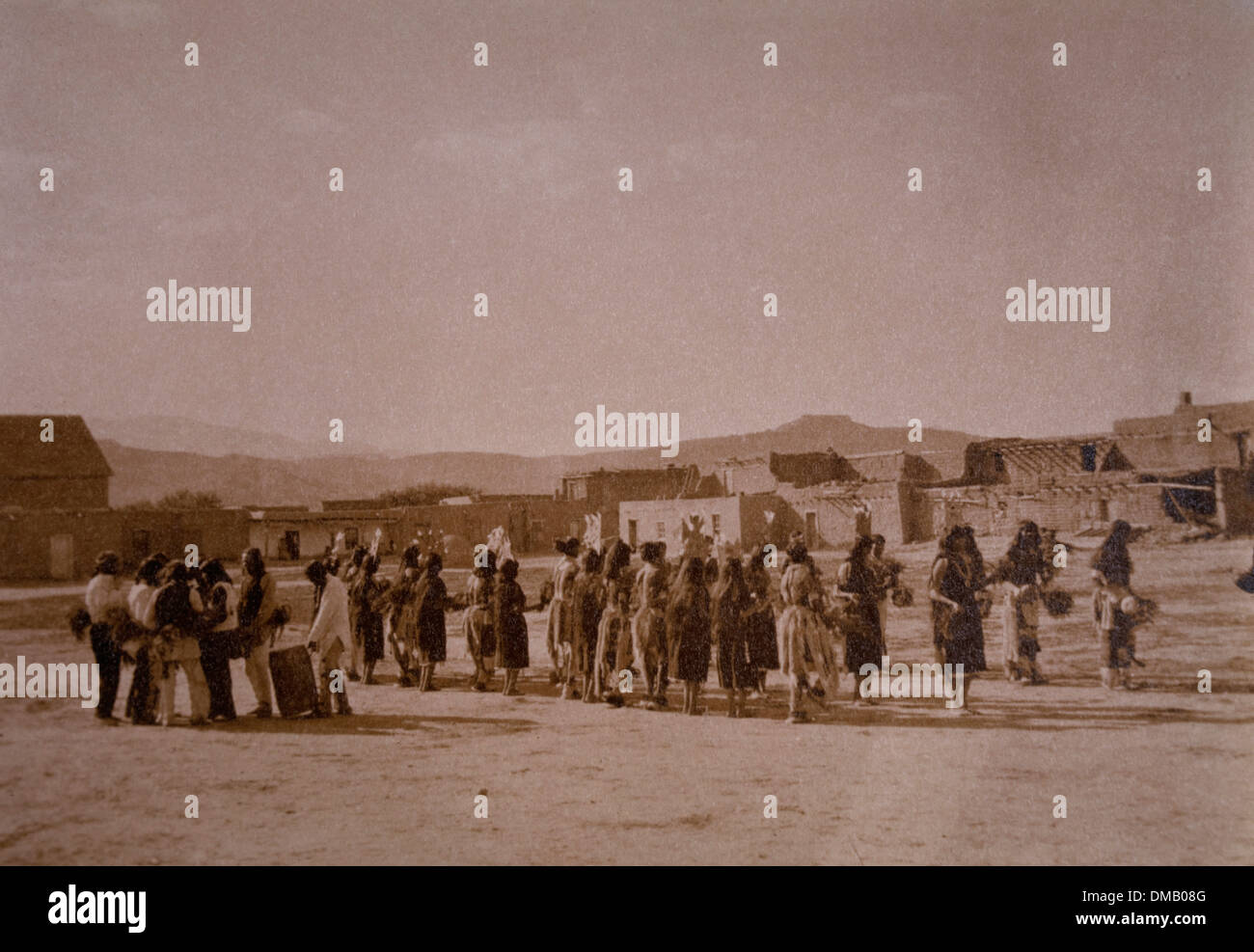 Principali Tewa Native American Indian Dance di mais, San Idelfonso Pueblo, Nuovo Messico, USA, 1915 Foto Stock