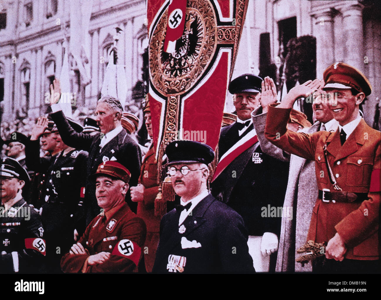 Leader nazista rivedendo gli atleti a Ginnastica Festival, Joseph Goebbels a destra, Stuttgart, Germania, 1933 Foto Stock