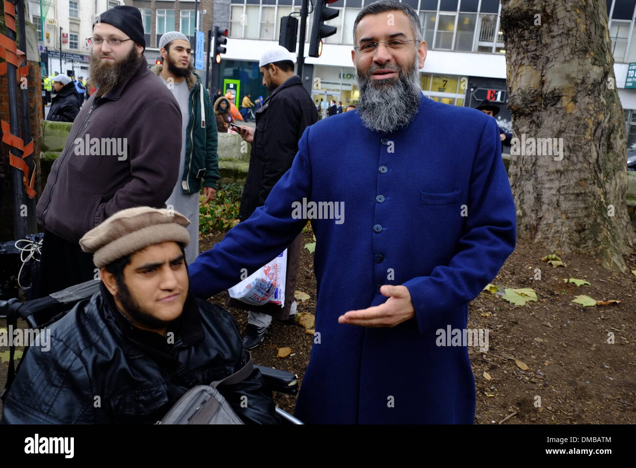 Londra, Regno Unito. Il 13 dicembre 2013. Estremista musulmano marzo chiamando per il divieto di alcol, Brick Lane, Londra Anjem Choudary Credito: Rachel Megawhat/Alamy Live News Foto Stock