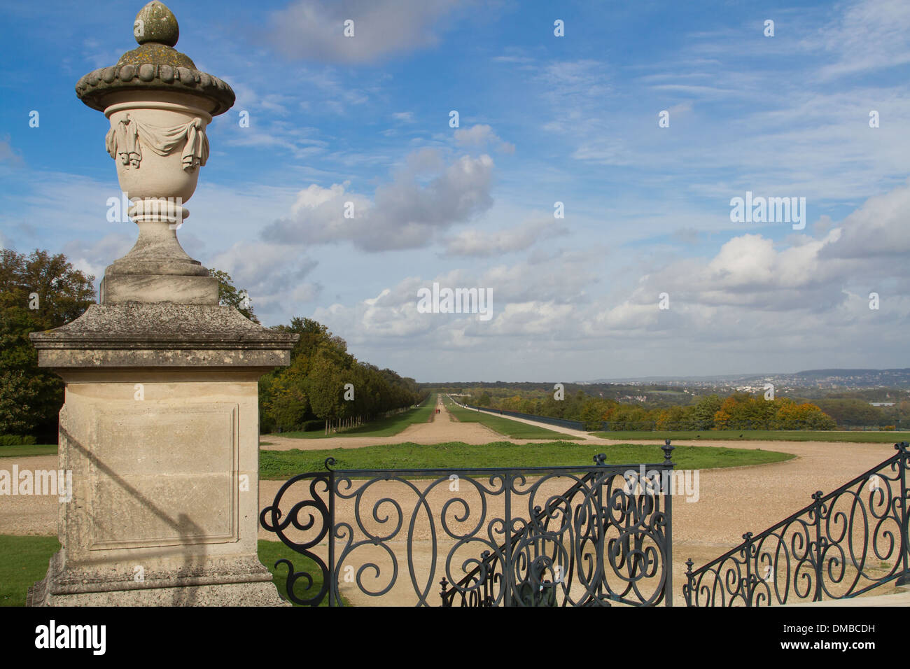 La grande terrazza di SAINT-GERMAIN-en-Laye creato da ANDRE LENOTRE alla fine del XVII secolo su ordine di Luigi XIV, i ruderi del castello-NEUF (NUOVO CHATEAU), nazionale STATION WAGON DI SAINT-GERMAIN-en-Laye, yvelines (78), Francia Foto Stock