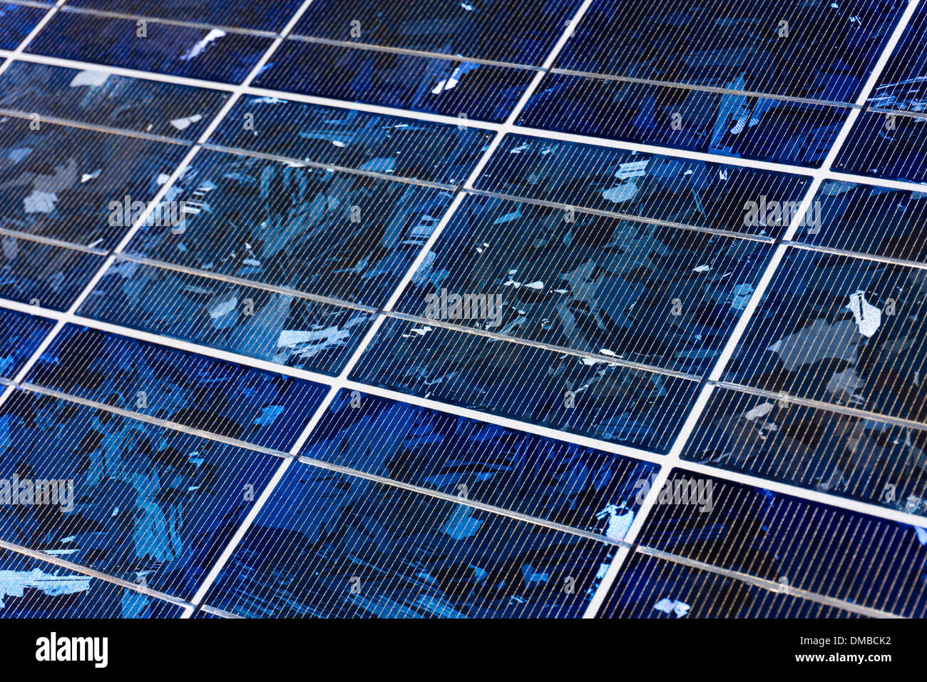 Blue foto-voltaico pannelli solari closeup della struttura cristallina Foto Stock