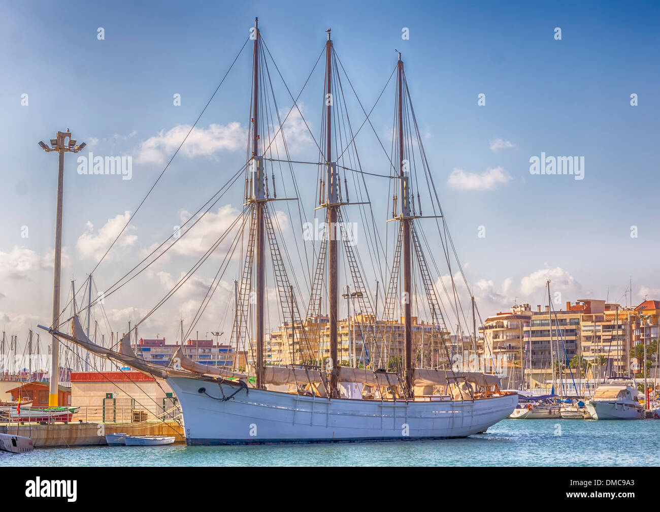 Barca a vela bianca 3 si adatta Foto Stock