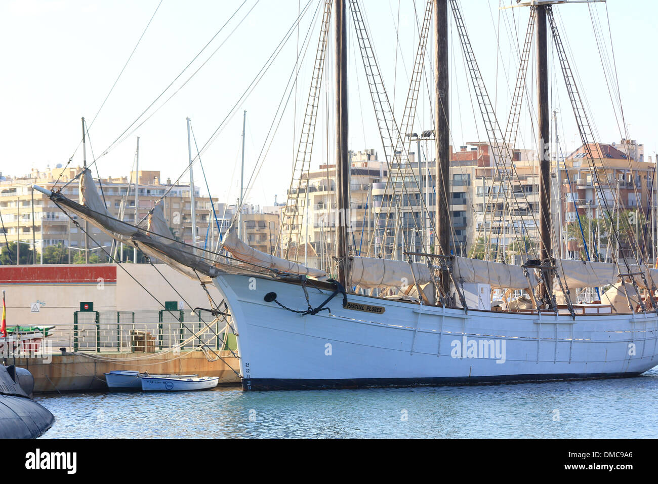 Barca a vela bianca 3 si adatta Foto Stock