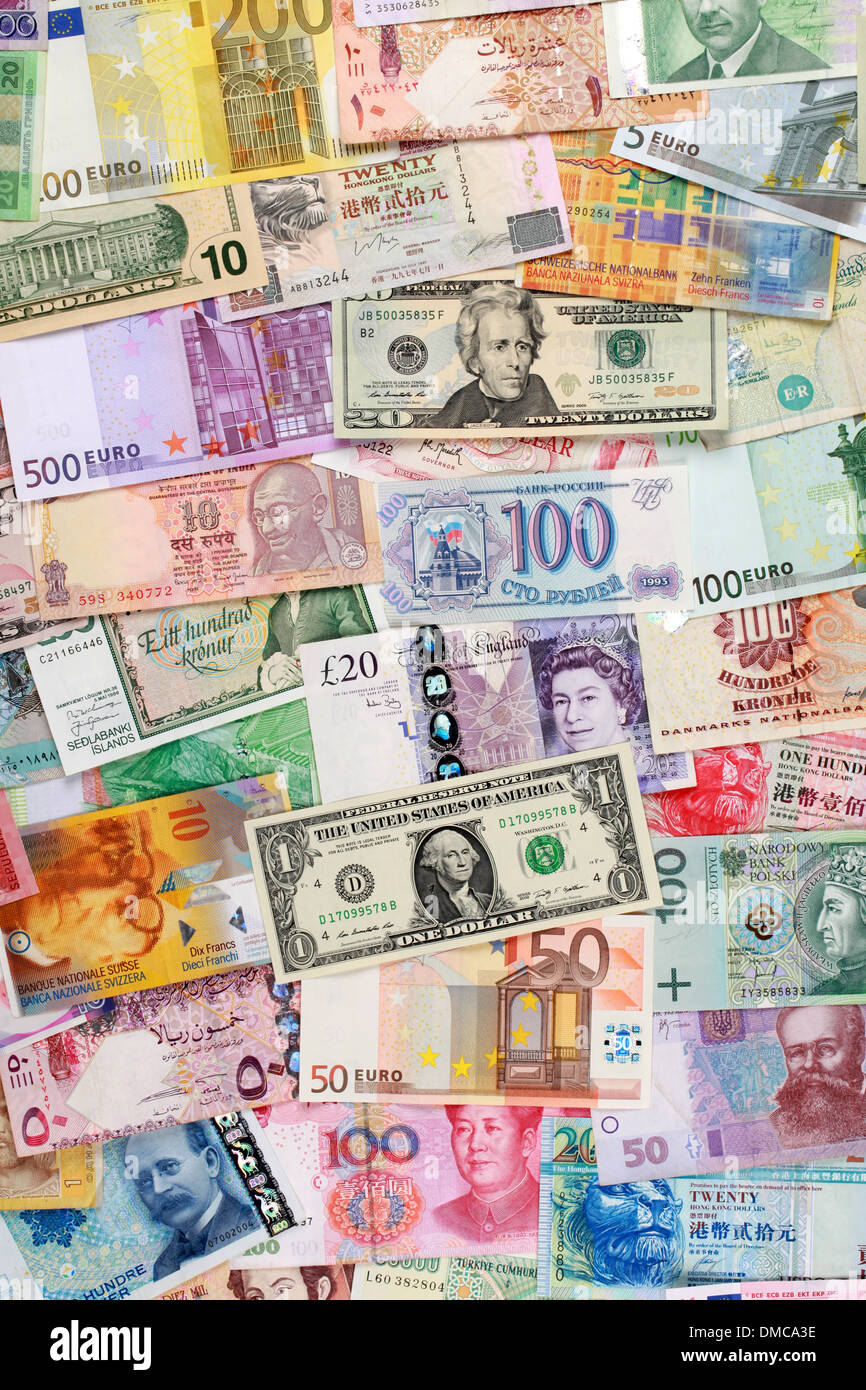 Euro, Dollaro, sterlina, Rubel e Franc formando un sfondo di denaro Foto  stock - Alamy
