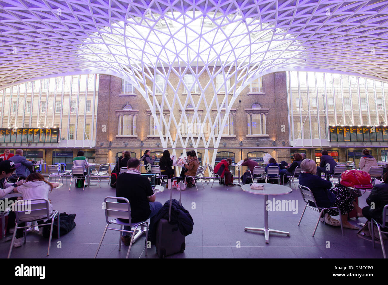 La stazione di Kings Cross tetto, London, Regno Unito Foto Stock