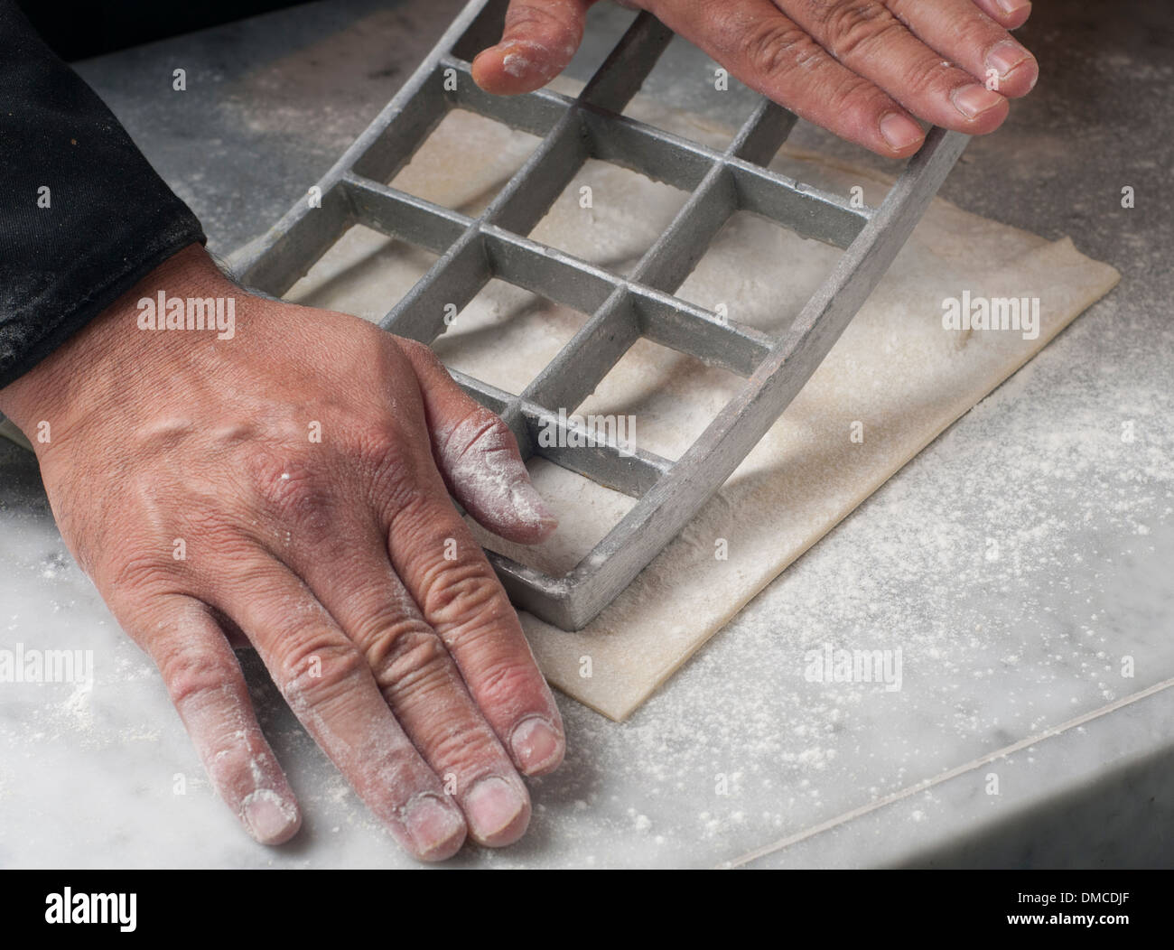 Pasta fresca di produzione manuale Foto Stock