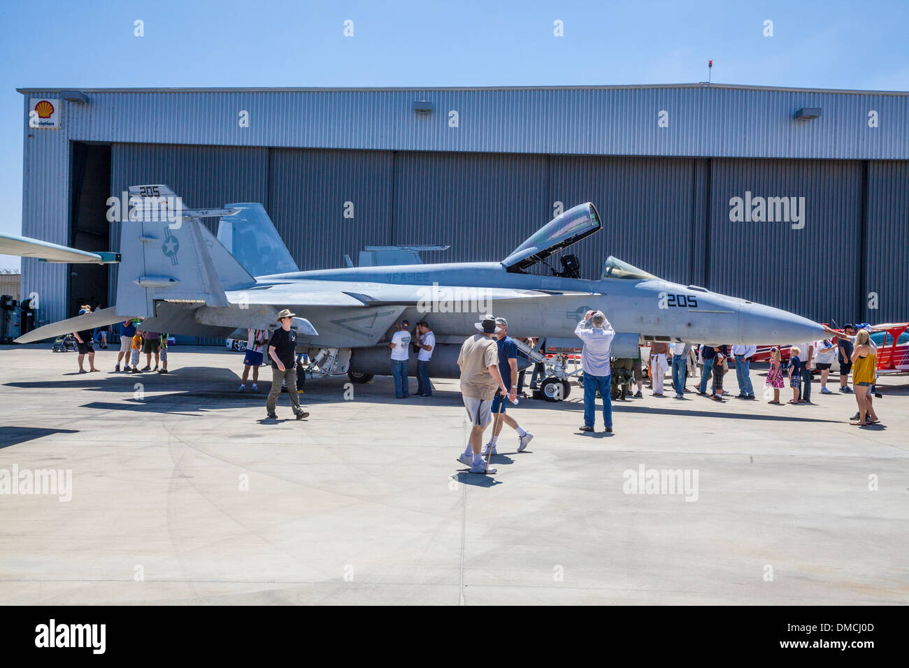 Boeing FA18 all'Ali sopra Camarillo Airshow Camarillo in California nel mese di agosto del 2011 Foto Stock