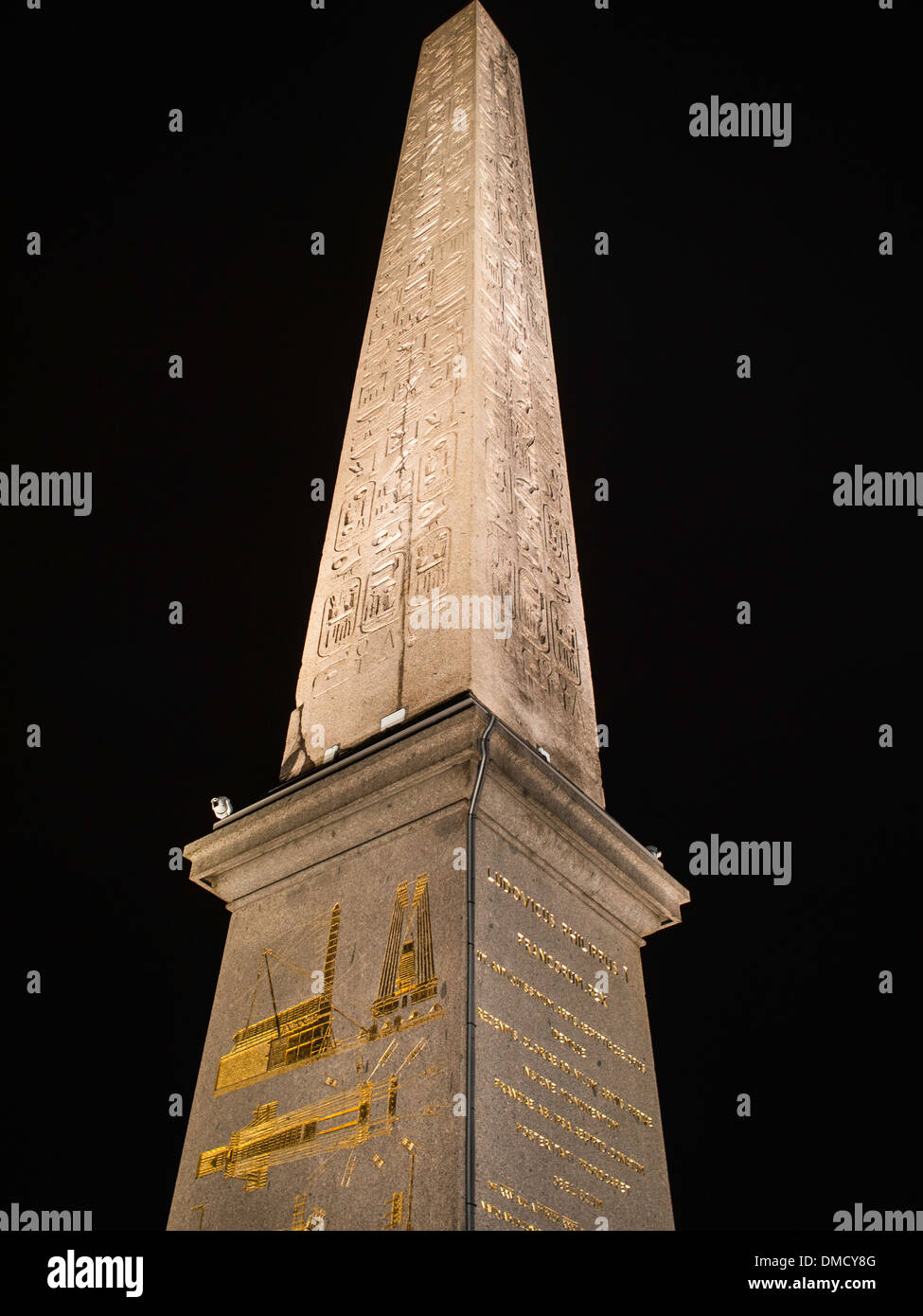 Obelisco da La piazza della Concorde di notte Foto Stock