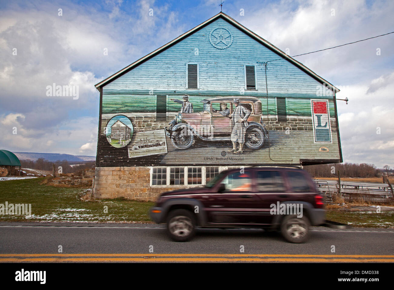 Murales su un fienile lungo il Lincoln Highway (ora U.S. 30 in Pennsylvania) commemorare la nazione la prima autostrada transcontinentale Foto Stock