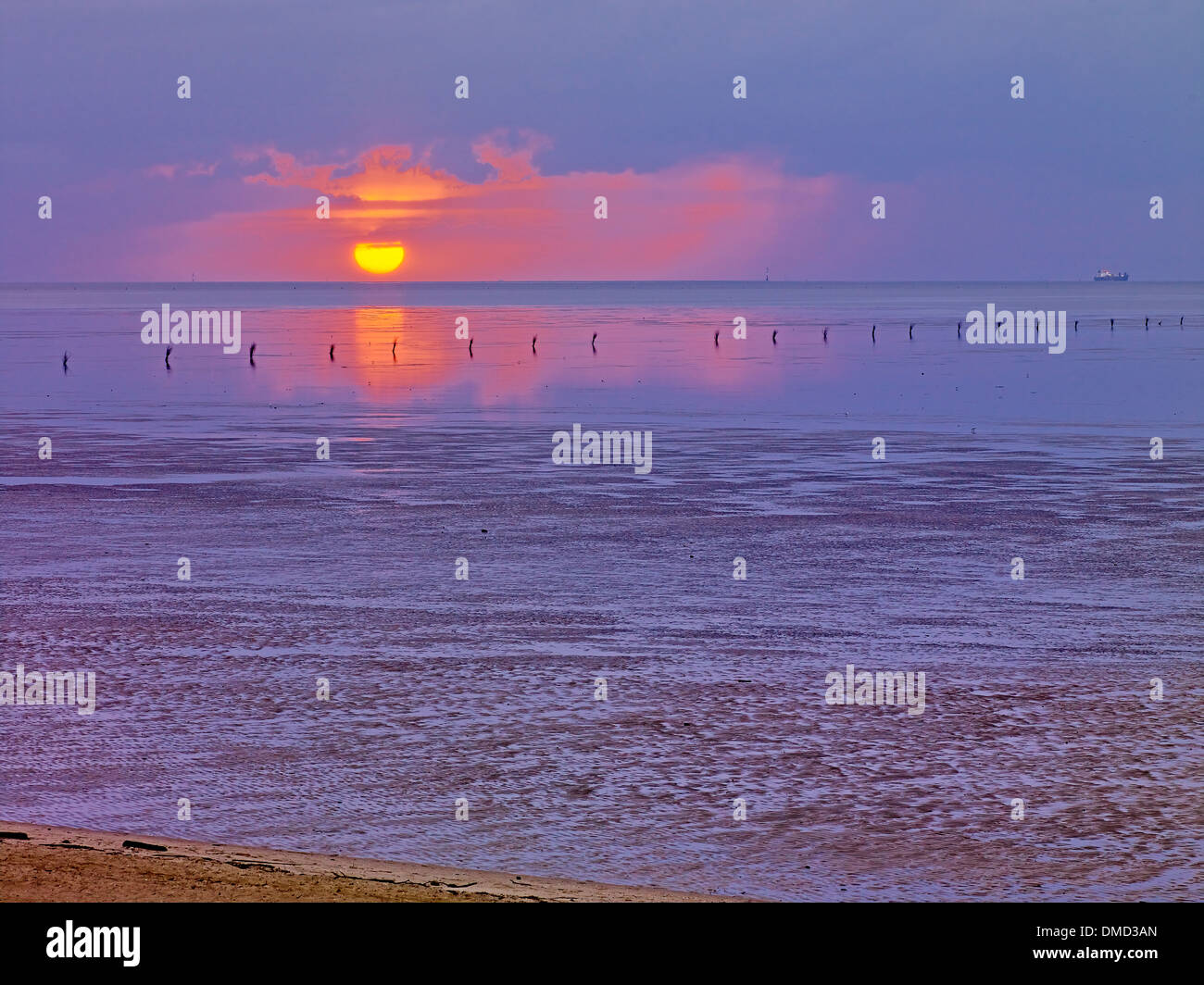 Tramonto sulla spiaggia di Duhnen con velme, Cuxhaven, Bassa Sassonia, Germania Foto Stock