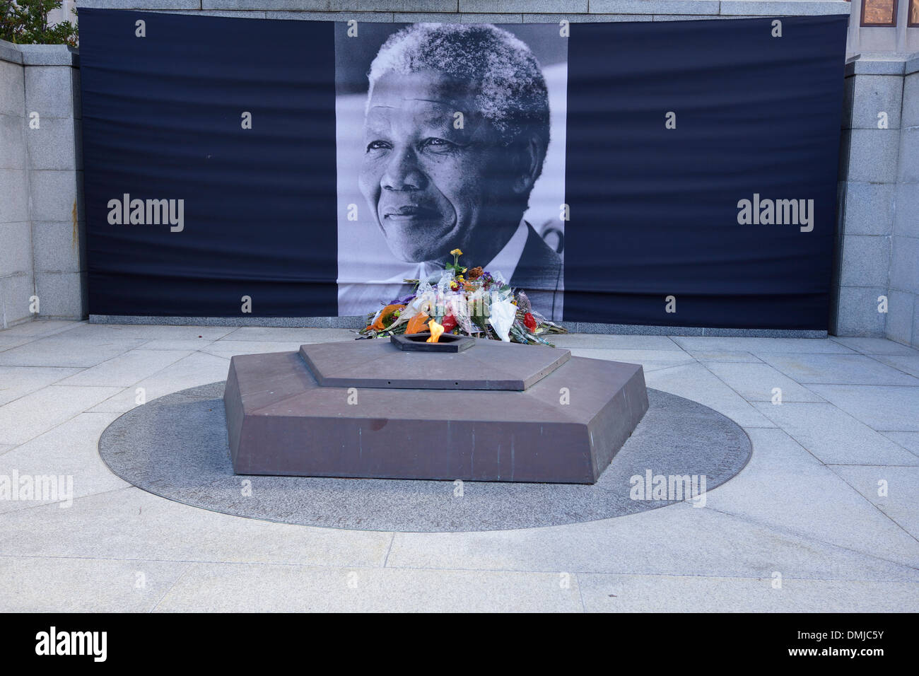 14 dicembre 2013, il Parlamento europeo rende omaggio a Nelson Mandela a Cape Town, Sud Africa. Foto Stock